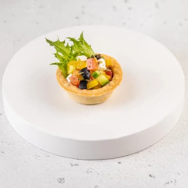 Тарталетка с греческим салатом