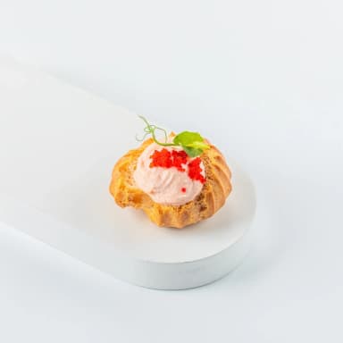 Профитроль с муссом из норвежского лосося