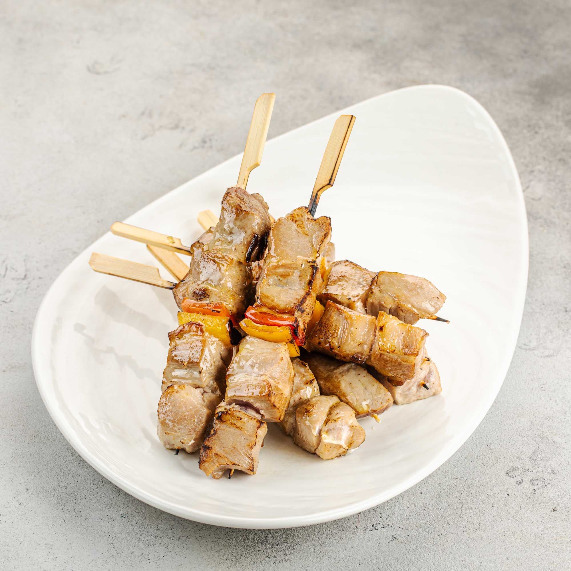 Маринованная свиная шея семенем кориандра