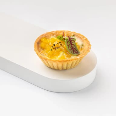 Мини-киш с сыром дор блю и грушей