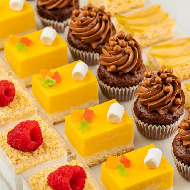 Сет фирменных мини-десертов Сет фирменных мини-десертов