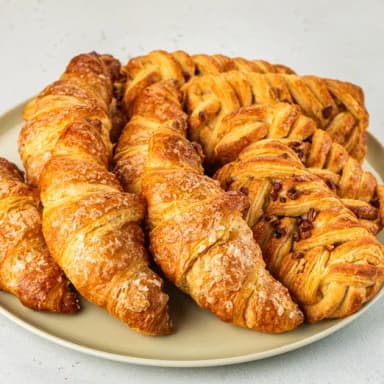 Сет круассанов и косичек