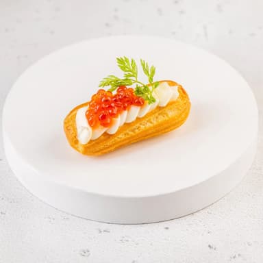 Эклер с красной икрой