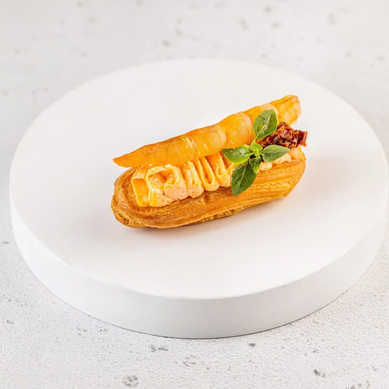 Эклер с креветкой