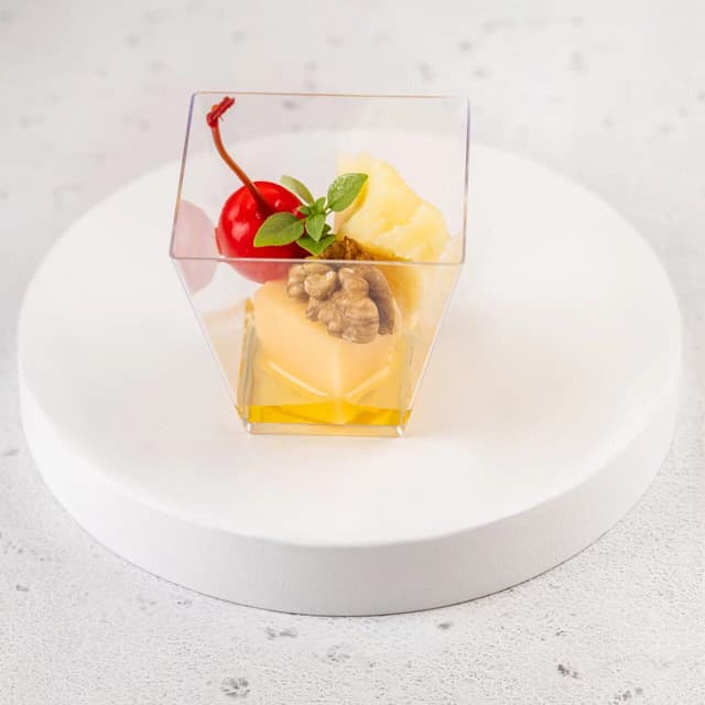 Канапе из сыров пармезана и маасдама